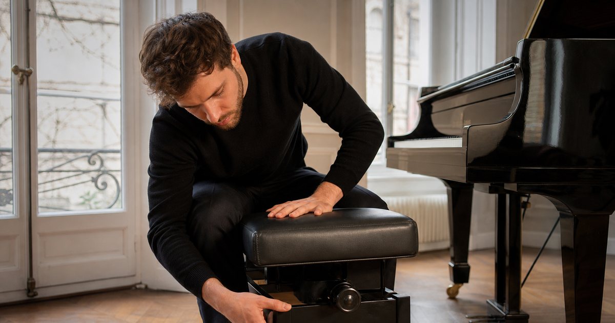 Why does the right artist bench matter so much for hours at a grand piano?